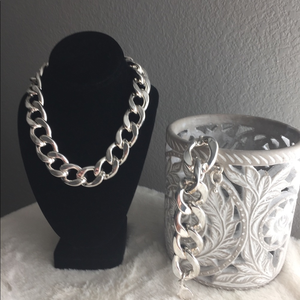 SILVER TONE CHAIN LINK NECKLACE & BRACELET SET.